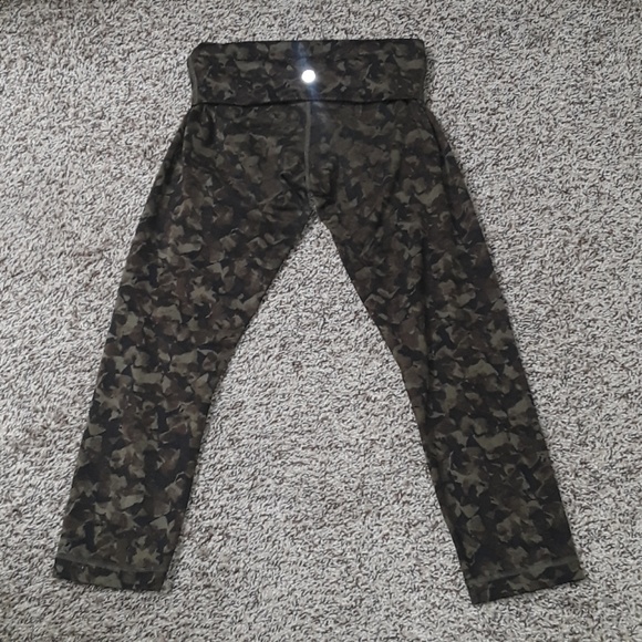 Lululemon Wunder Under Crop (II Roll Down) - Picture 6 of 8